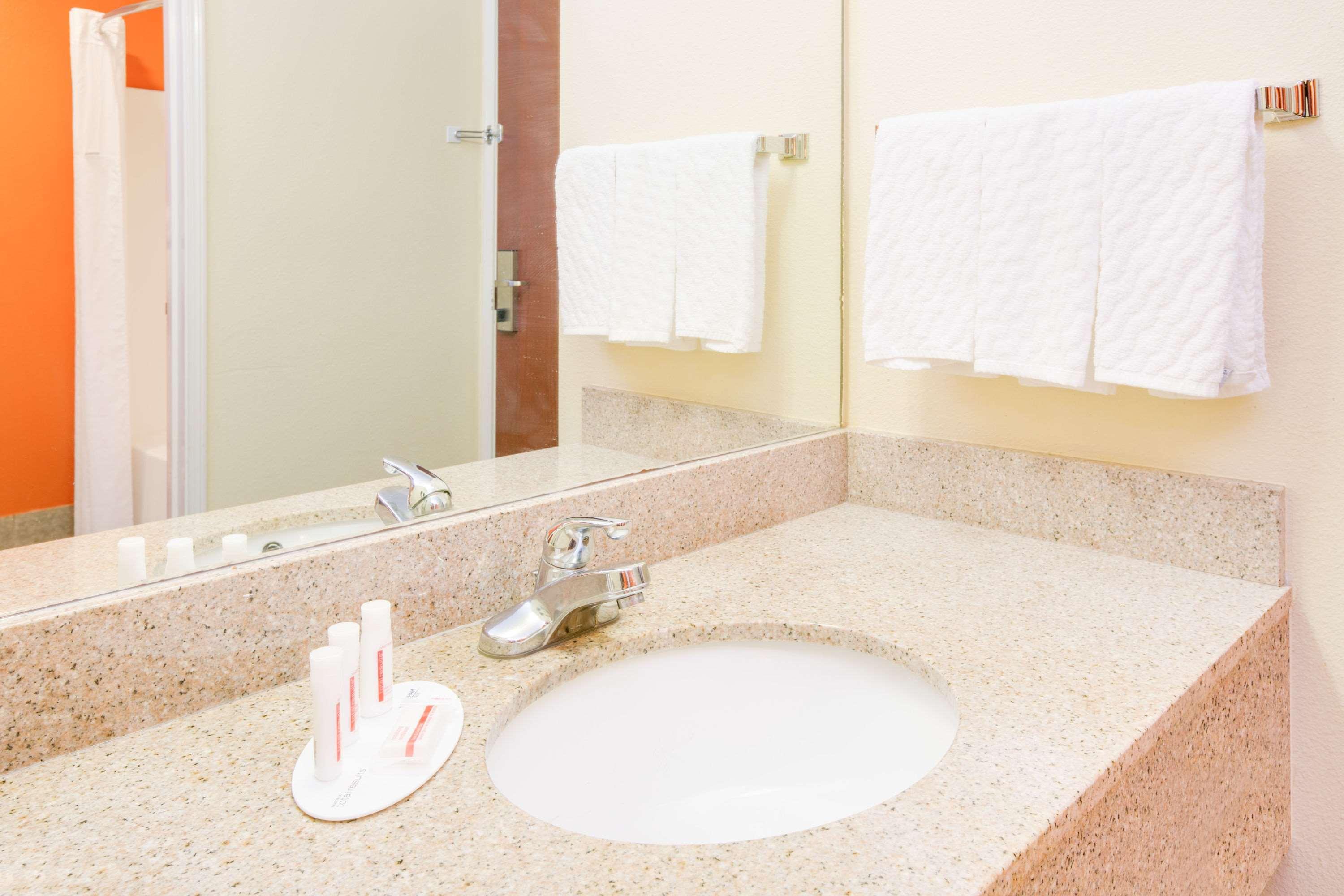 Surestay Hotel By Best Western Alexandria Airport Екстер'єр фото