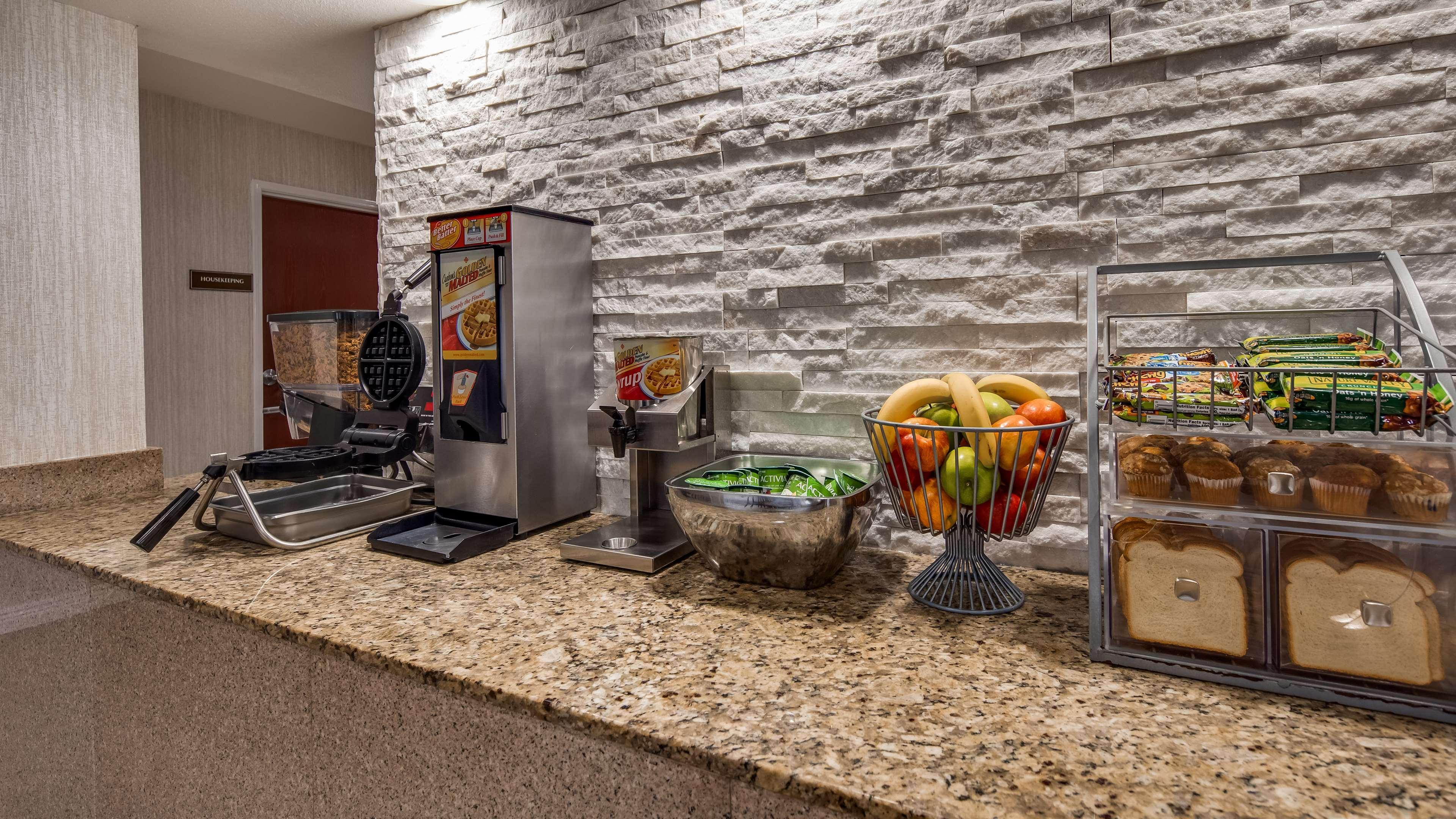 Surestay Hotel By Best Western Alexandria Airport Екстер'єр фото